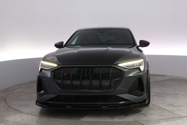 2022 Audi e-tron S Sportback — photo 9 of 25