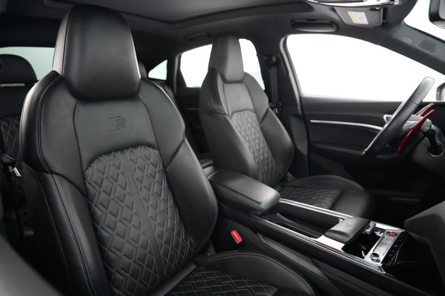 2022 Audi e-tron S Sportback — photo 18 of 25