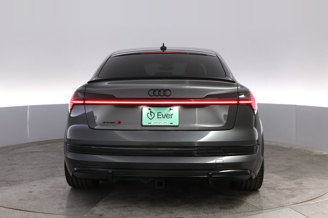 2022 Audi e-tron S Sportback — photo 12 of 25