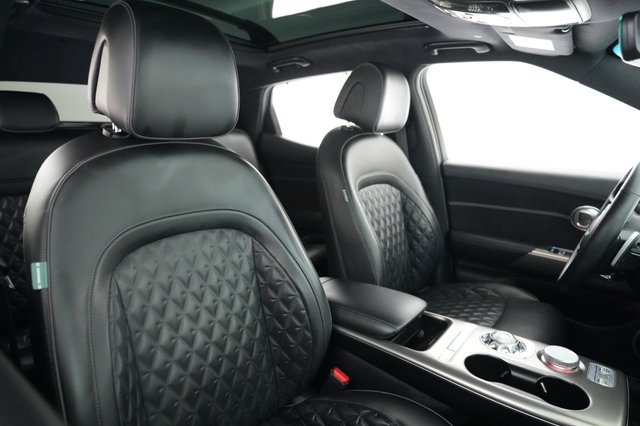 2023 Genesis GV60 — photo 18 of 21