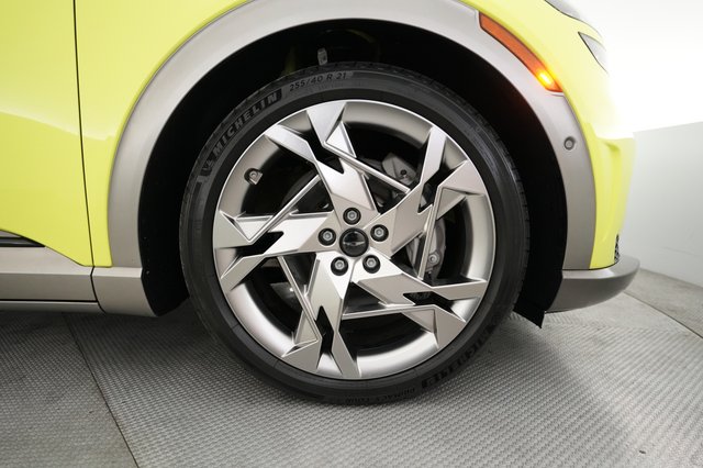 2023 Genesis GV60 — photo 16 of 21