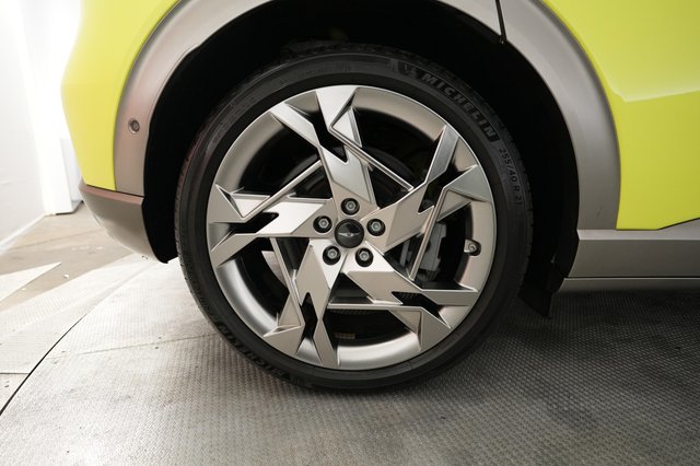 2023 Genesis GV60 — photo 17 of 21