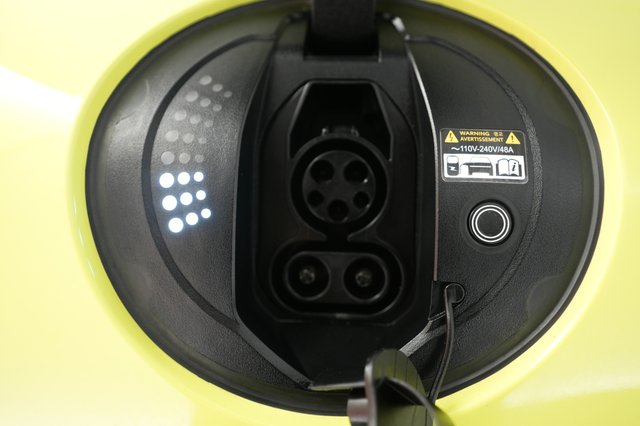 2023 Genesis GV60 — photo 8 of 21