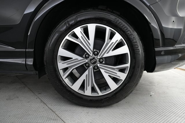 2023 Audi Q4 e-tron — photo 7 of 19