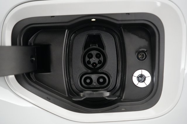 2024 Ford F-150 Lightning — photo 8 of 15