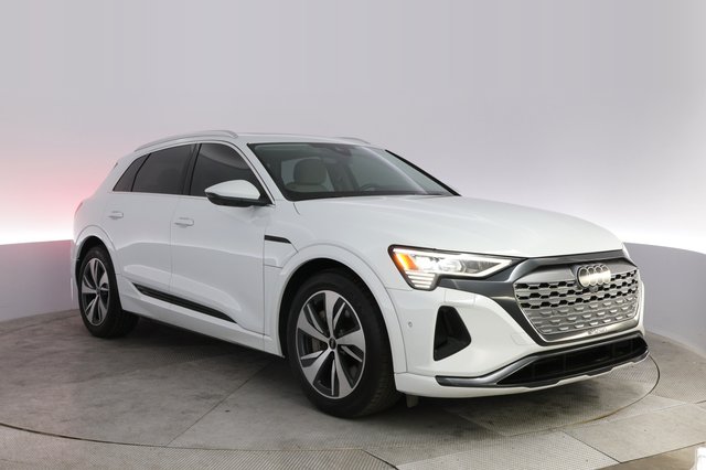 2024 Audi Q8 e-tron — photo 10 of 22