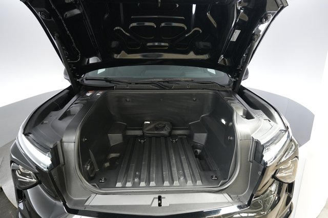 2024 Chevrolet Silverado EV — photo 6 of 18