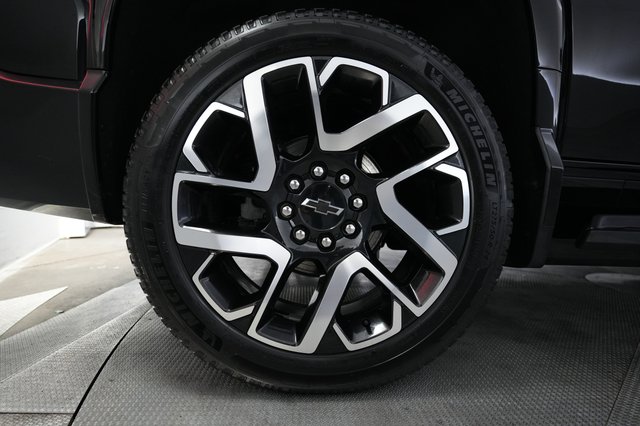 2024 Chevrolet Silverado EV — photo 10 of 18