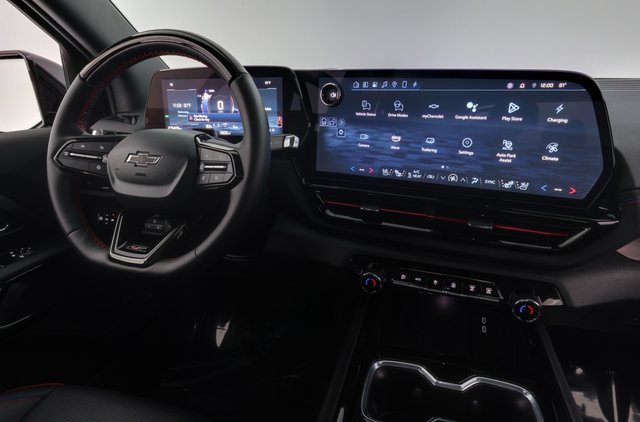 2024 Chevrolet Silverado EV — photo 14 of 18