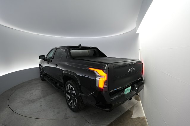 2024 Chevrolet Silverado EV — photo 2 of 18