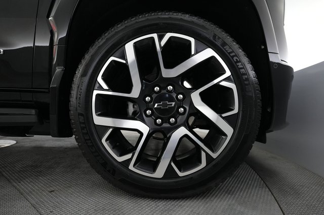 2024 Chevrolet Silverado EV — photo 11 of 18