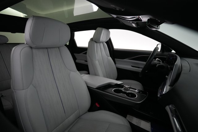 2024 Cadillac Lyriq — photo 18 of 21