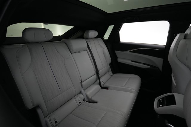 2024 Cadillac Lyriq — photo 4 of 21