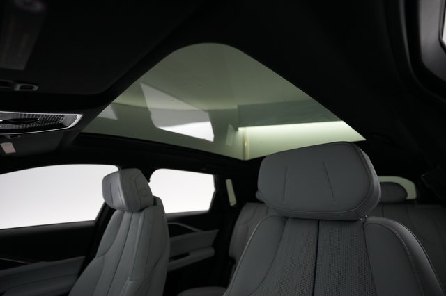 2024 Cadillac Lyriq — photo 20 of 21