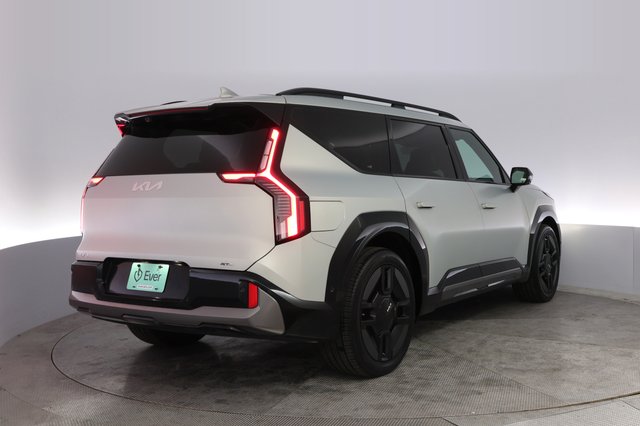 2024 Kia EV9 — photo 2 of 22