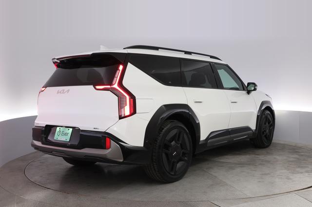 2024 Kia EV9 — photo 2 of 22