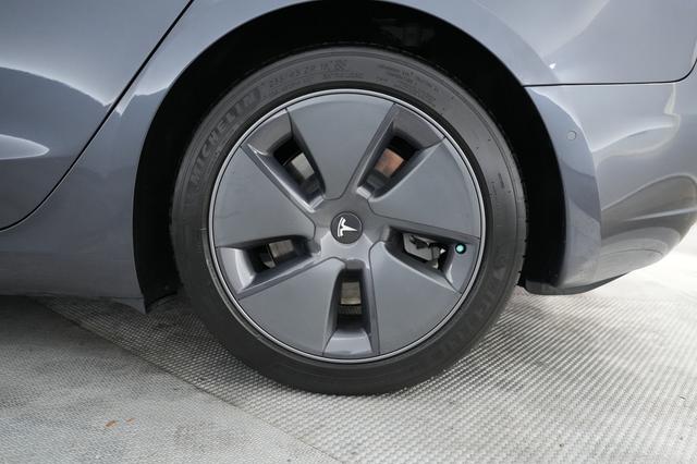 2022 Tesla Model 3 — photo 7 of 21