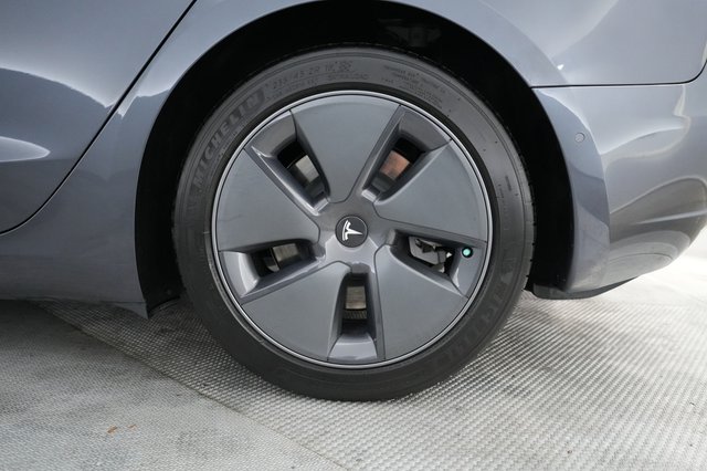 2022 Tesla Model 3 — photo 7 of 21