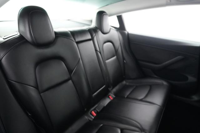 2022 Tesla Model 3 — photo 4 of 21