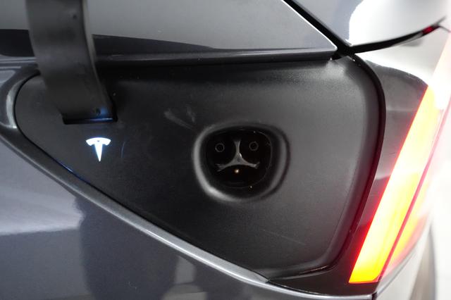 2022 Tesla Model 3 — photo 8 of 21