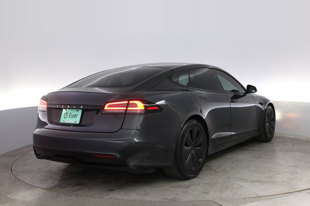 2024 Tesla Model S — photo 2 of 21
