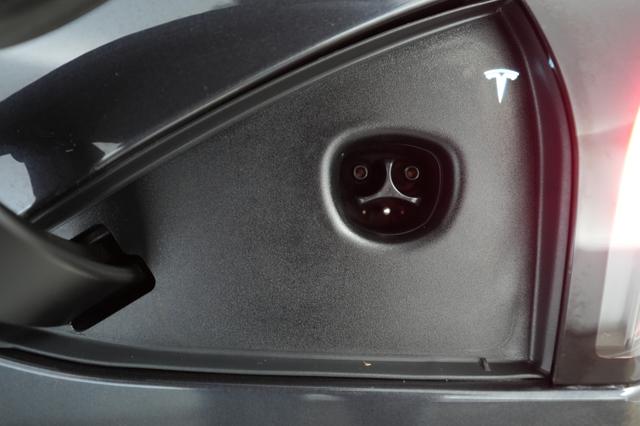 2024 Tesla Model S — photo 8 of 21
