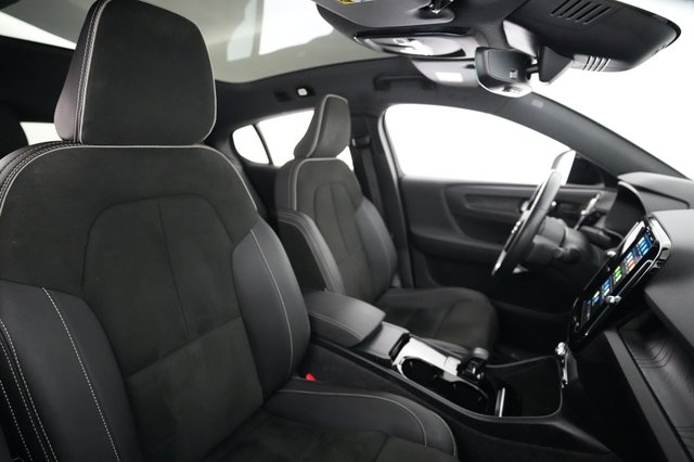 2022 Volvo C40 Recharge — photo 18 of 21
