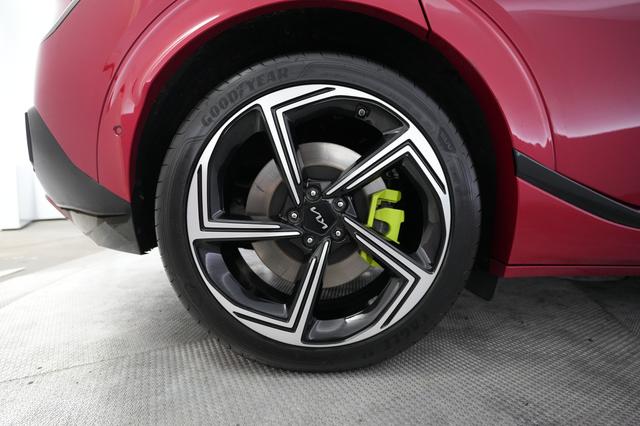 2023 Kia EV6 — photo 7 of 20