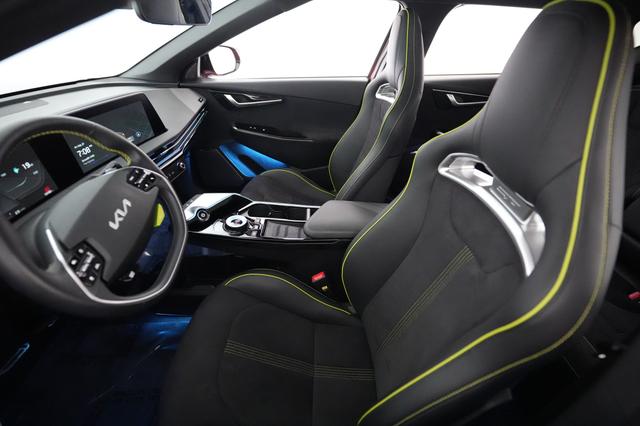 2023 Kia EV6 — photo 3 of 20