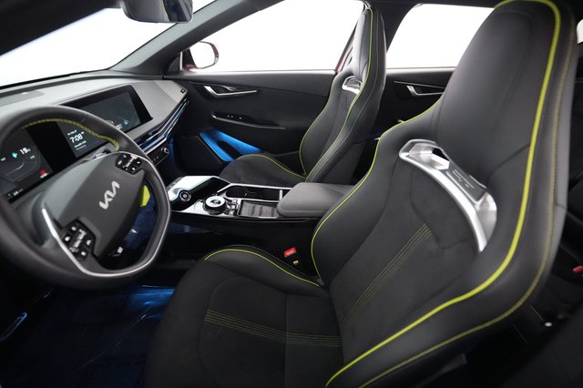 2023 Kia EV6 — photo 3 of 20