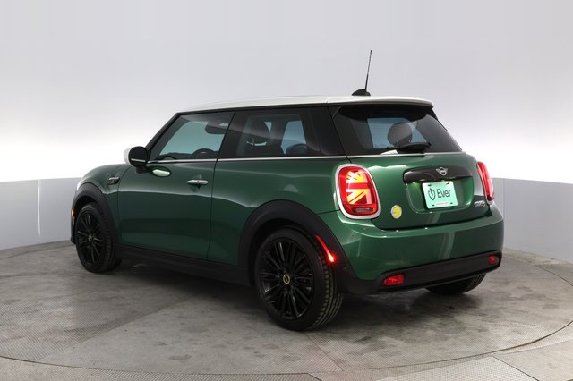2024 MINI Cooper SE — photo 13 of 18
