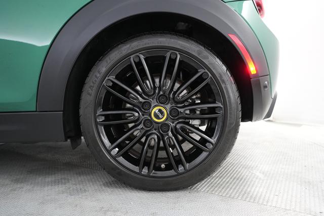 2024 MINI Cooper SE — photo 7 of 18