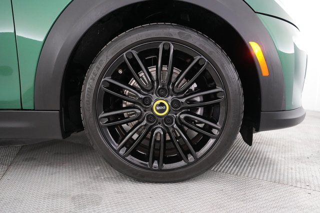 2024 MINI Cooper SE — photo 16 of 18