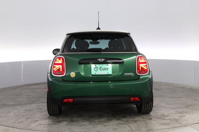 2024 MINI Cooper SE — photo 12 of 18