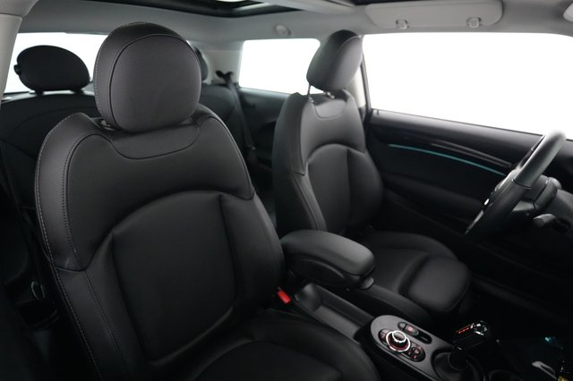 2024 MINI Cooper SE — photo 4 of 18