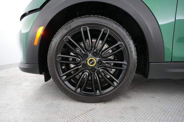 2024 MINI Cooper SE — photo 15 of 18