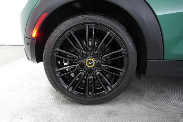 2024 MINI Cooper SE — photo 17 of 18
