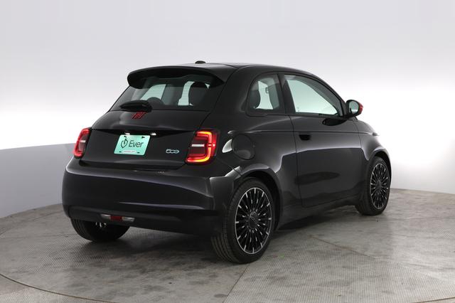 2024 Fiat 500e — photo 2 of 19
