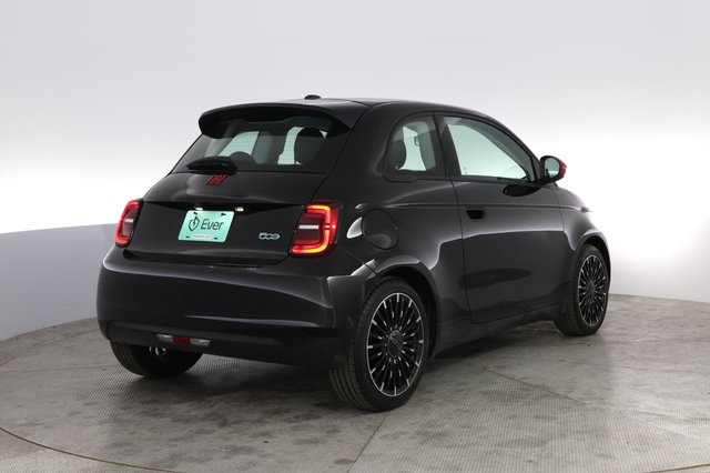2024 Fiat 500e — photo 2 of 19