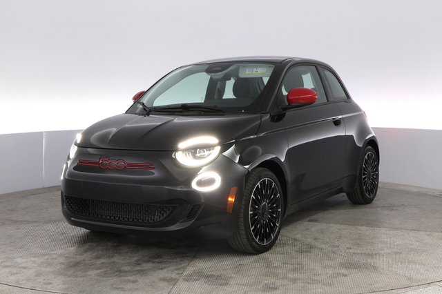 2024 Fiat 500e — VIN ZFAFFAA4XRX216529