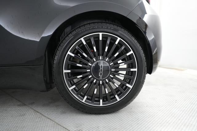 2024 Fiat 500e — photo 7 of 19