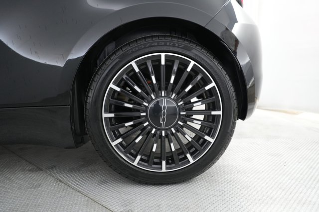 2024 Fiat 500e — photo 7 of 19