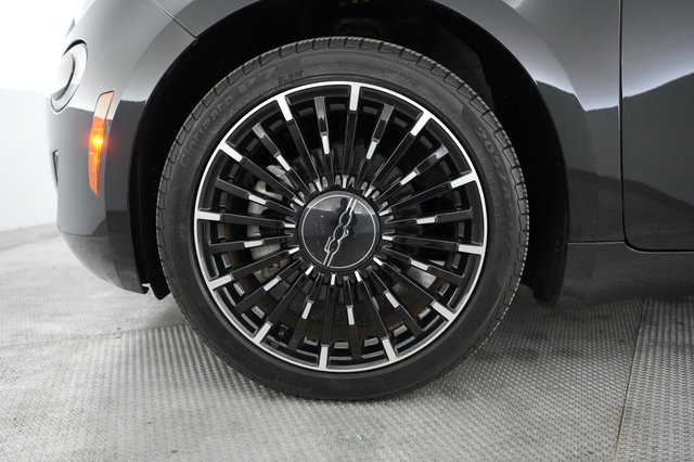 2024 Fiat 500e — photo 15 of 19
