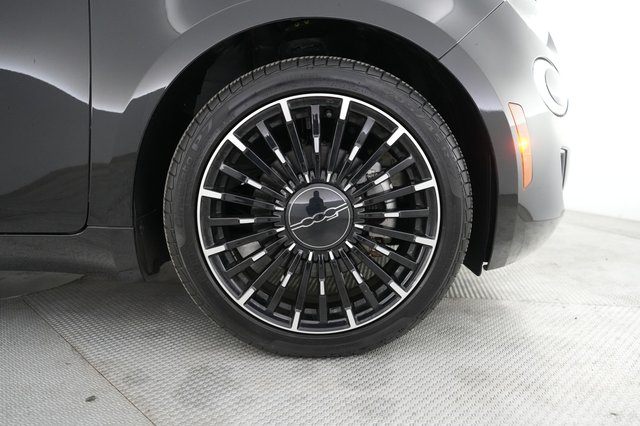 2024 Fiat 500e — photo 16 of 19