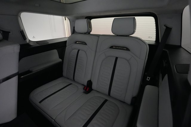 2024 Rivian R1S — photo 20 of 25