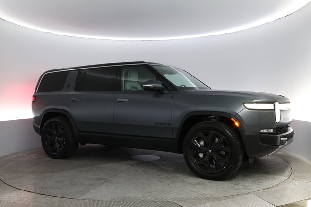 2024 Rivian R1S — photo 11 of 25
