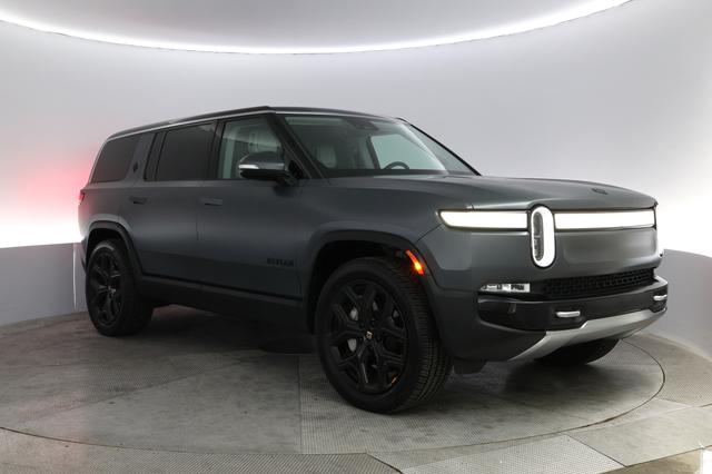 2024 Rivian R1S — photo 10 of 25