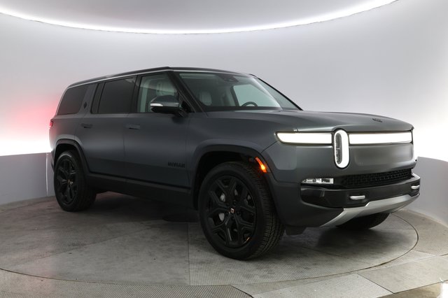 2024 Rivian R1S — photo 10 of 25