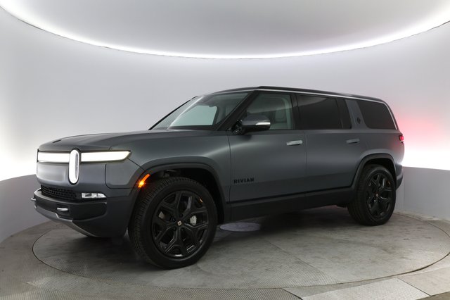 2024 Rivian R1S — photo 14 of 25