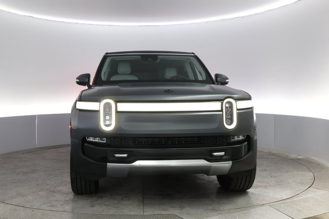 2024 Rivian R1S — photo 9 of 25